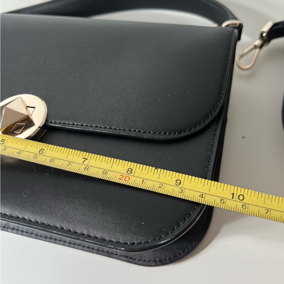 Kate Spade Audrey Flap Crossbody Black Gold Accent Excellent Condition Bag - Picture 4 of 16